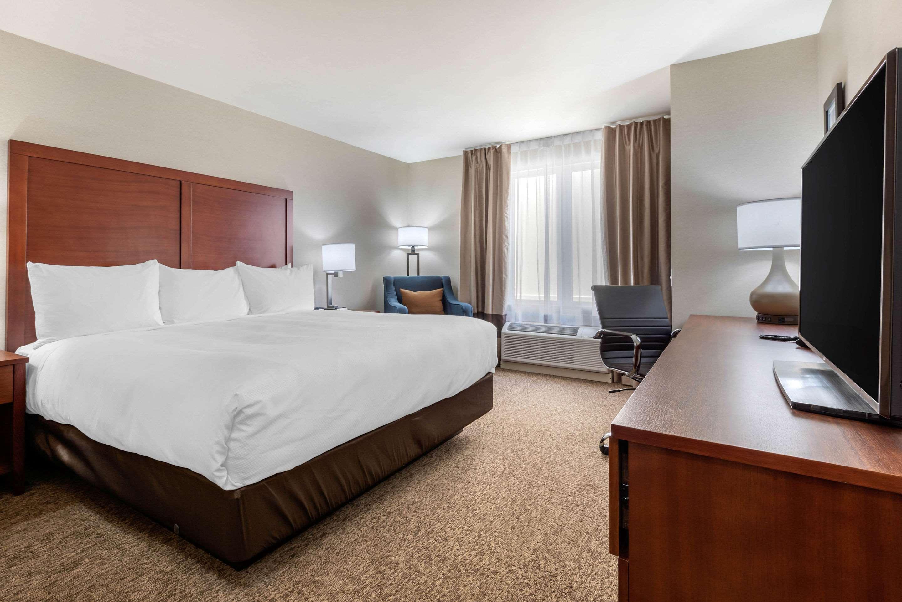 Comfort Inn & Suites Greater Napanee Buitenkant foto