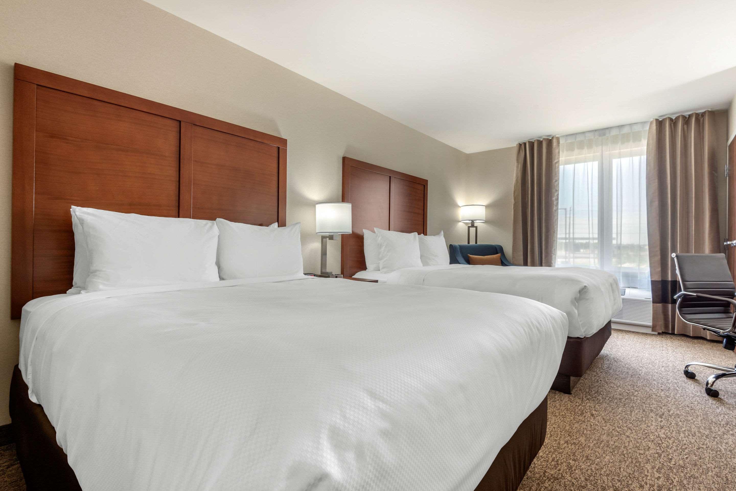 Comfort Inn & Suites Greater Napanee Buitenkant foto