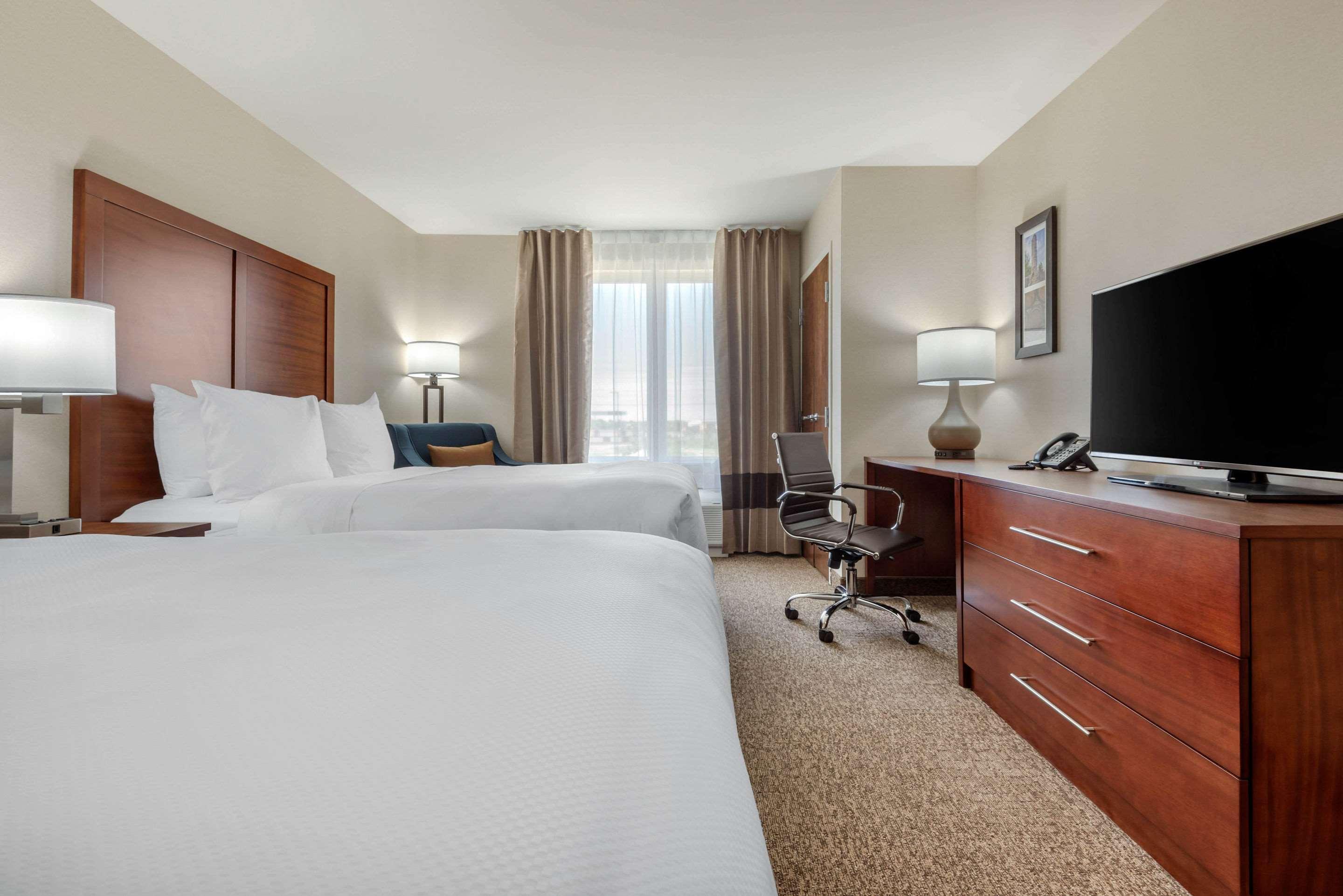 Comfort Inn & Suites Greater Napanee Buitenkant foto