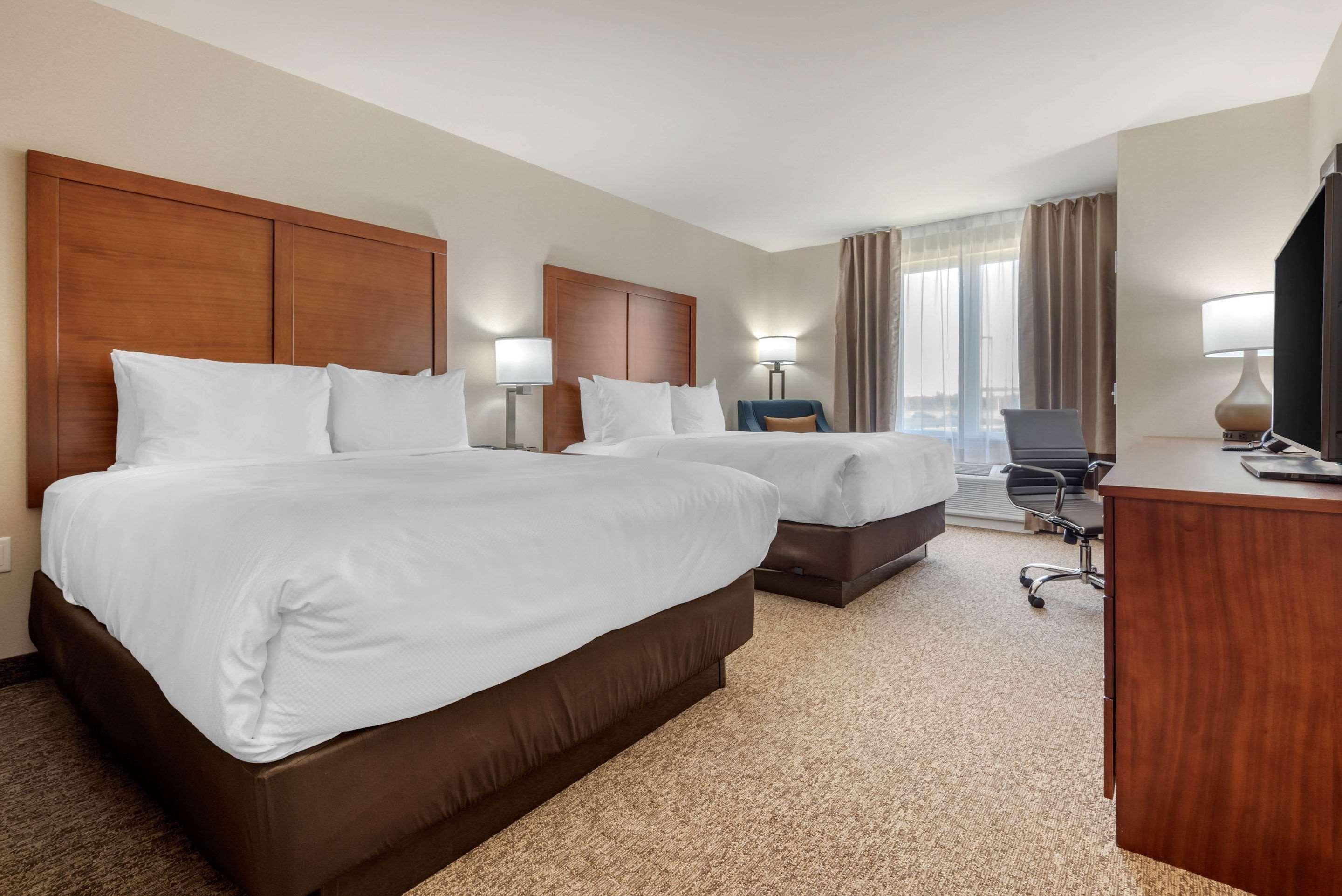 Comfort Inn & Suites Greater Napanee Buitenkant foto