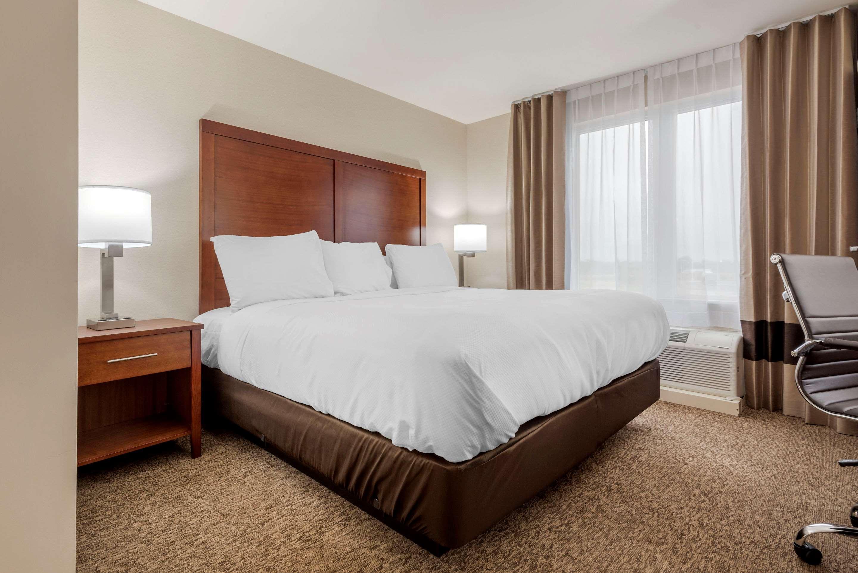 Comfort Inn & Suites Greater Napanee Buitenkant foto