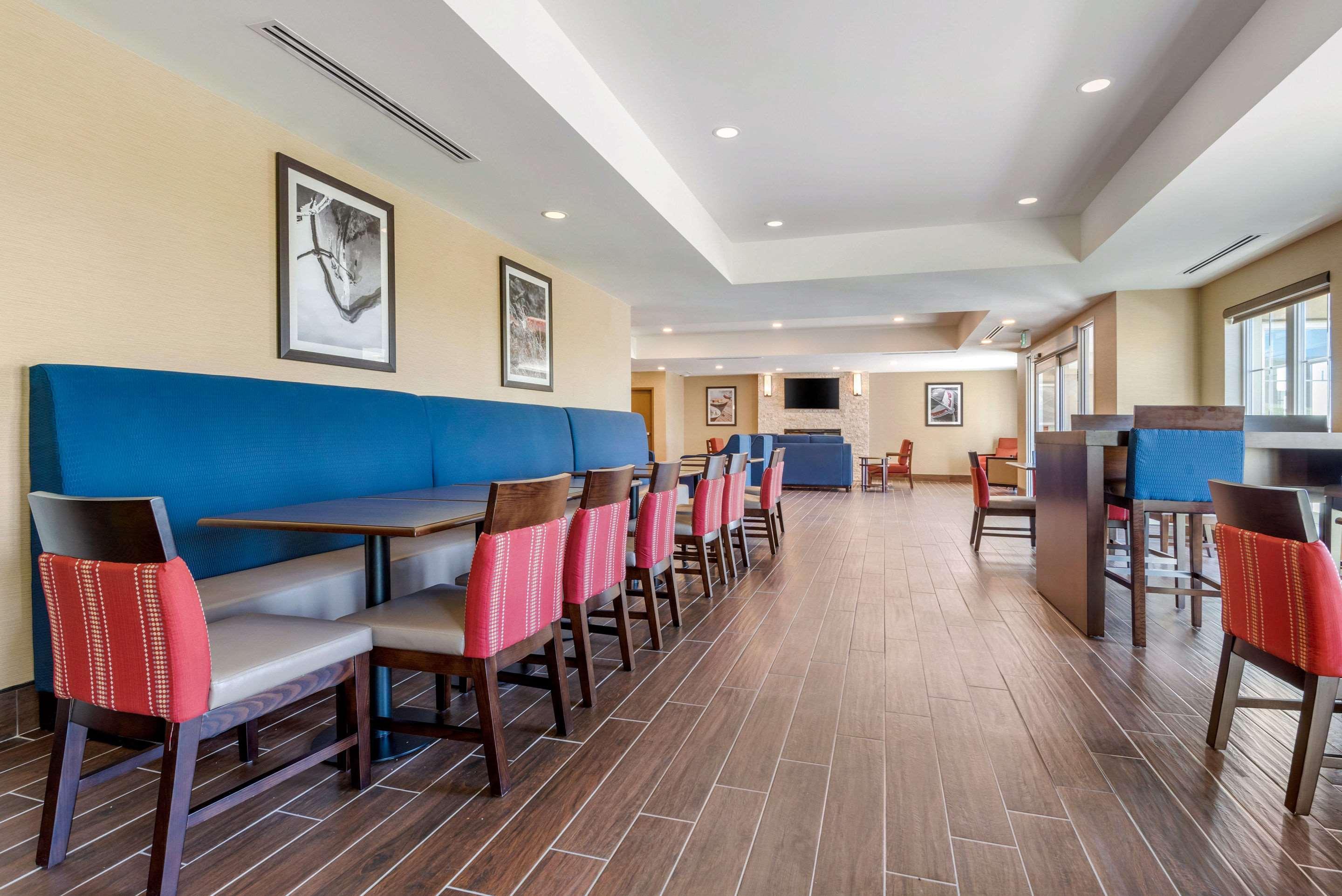Comfort Inn & Suites Greater Napanee Buitenkant foto