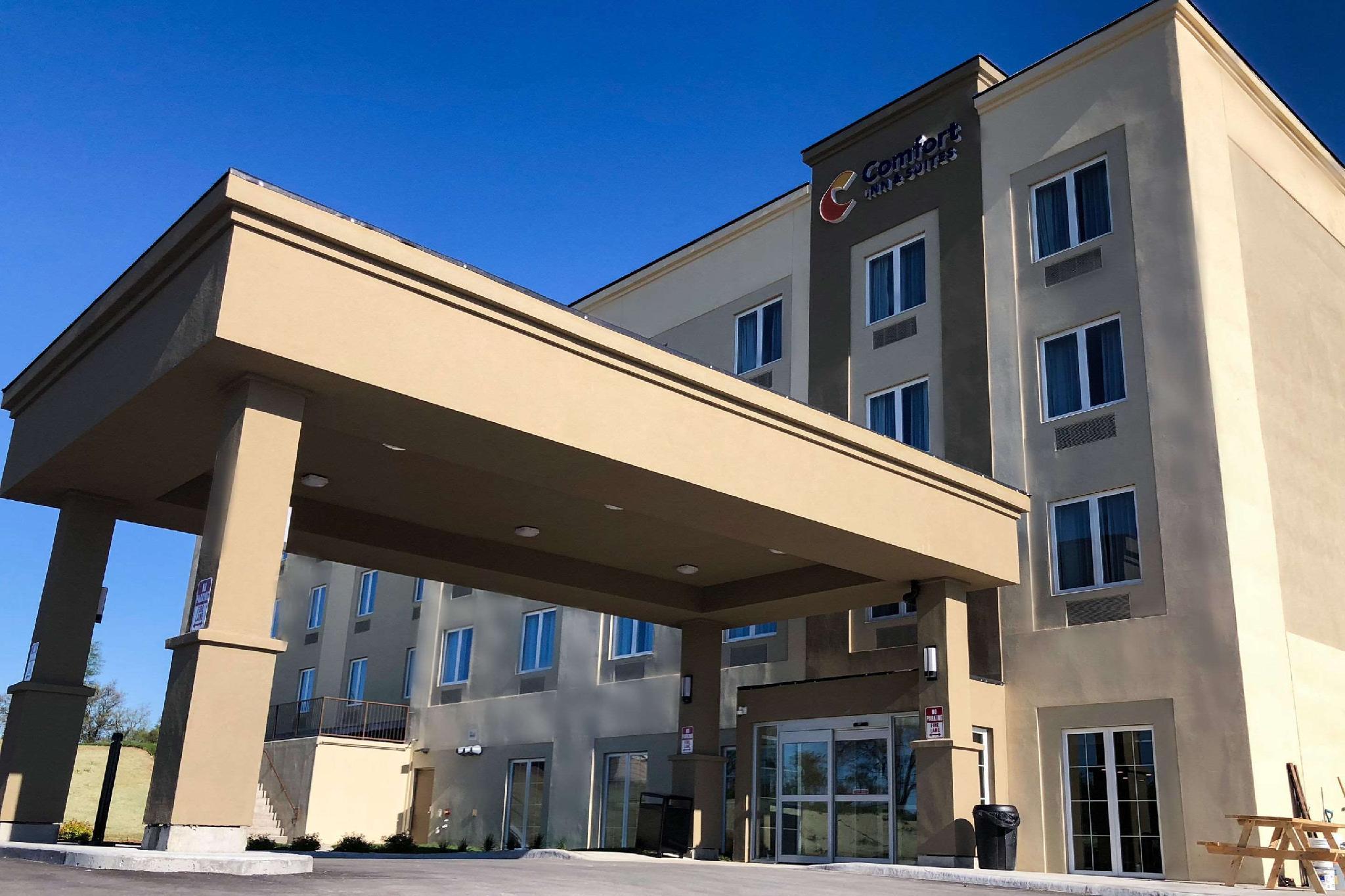 Comfort Inn & Suites Greater Napanee Buitenkant foto
