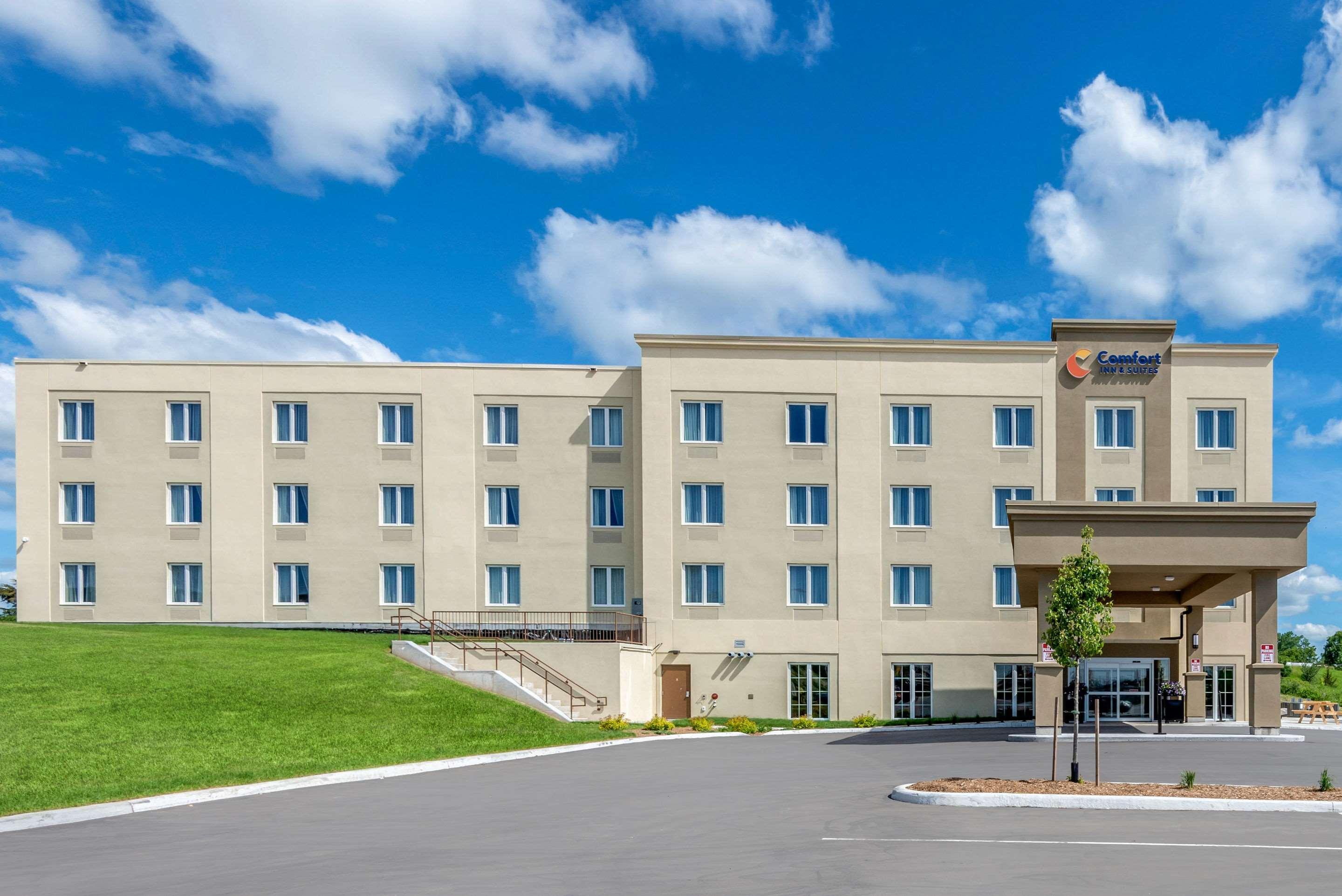 Comfort Inn & Suites Greater Napanee Buitenkant foto