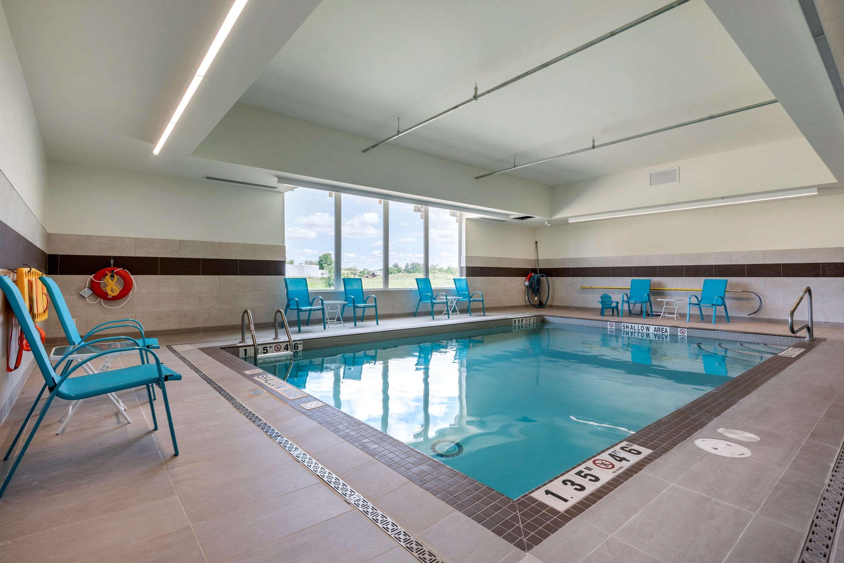 Comfort Inn & Suites Greater Napanee Buitenkant foto
