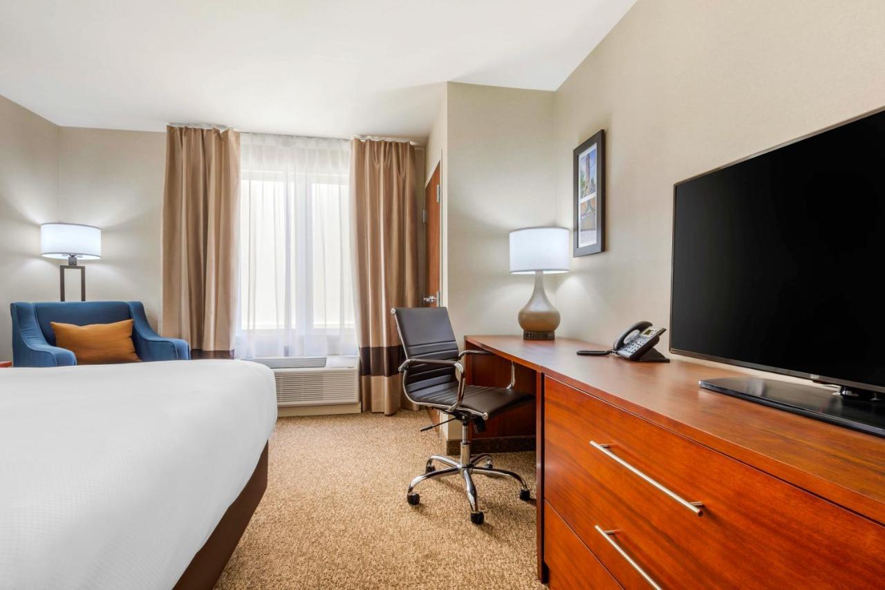 Comfort Inn & Suites Greater Napanee Buitenkant foto
