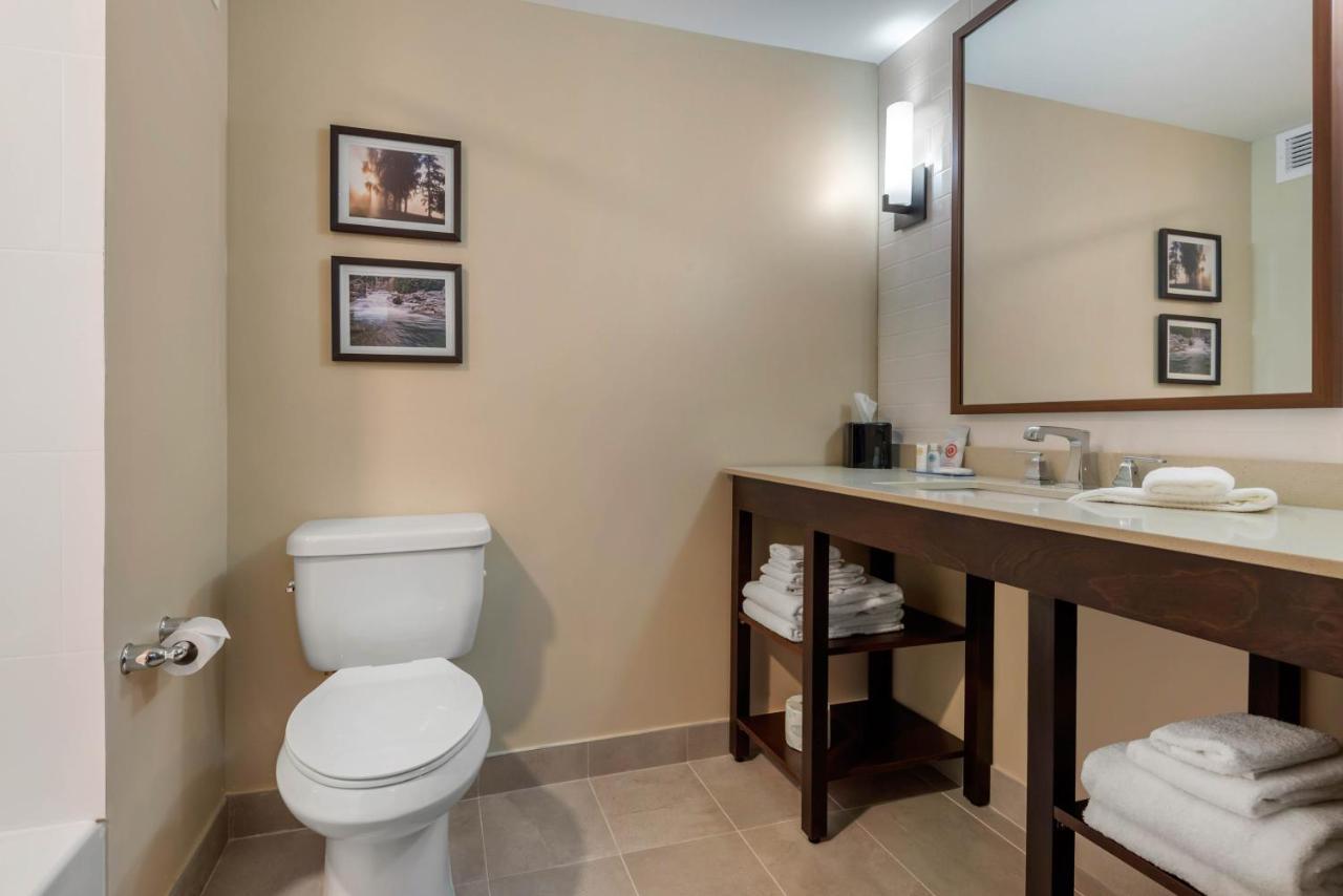 Comfort Inn & Suites Greater Napanee Buitenkant foto